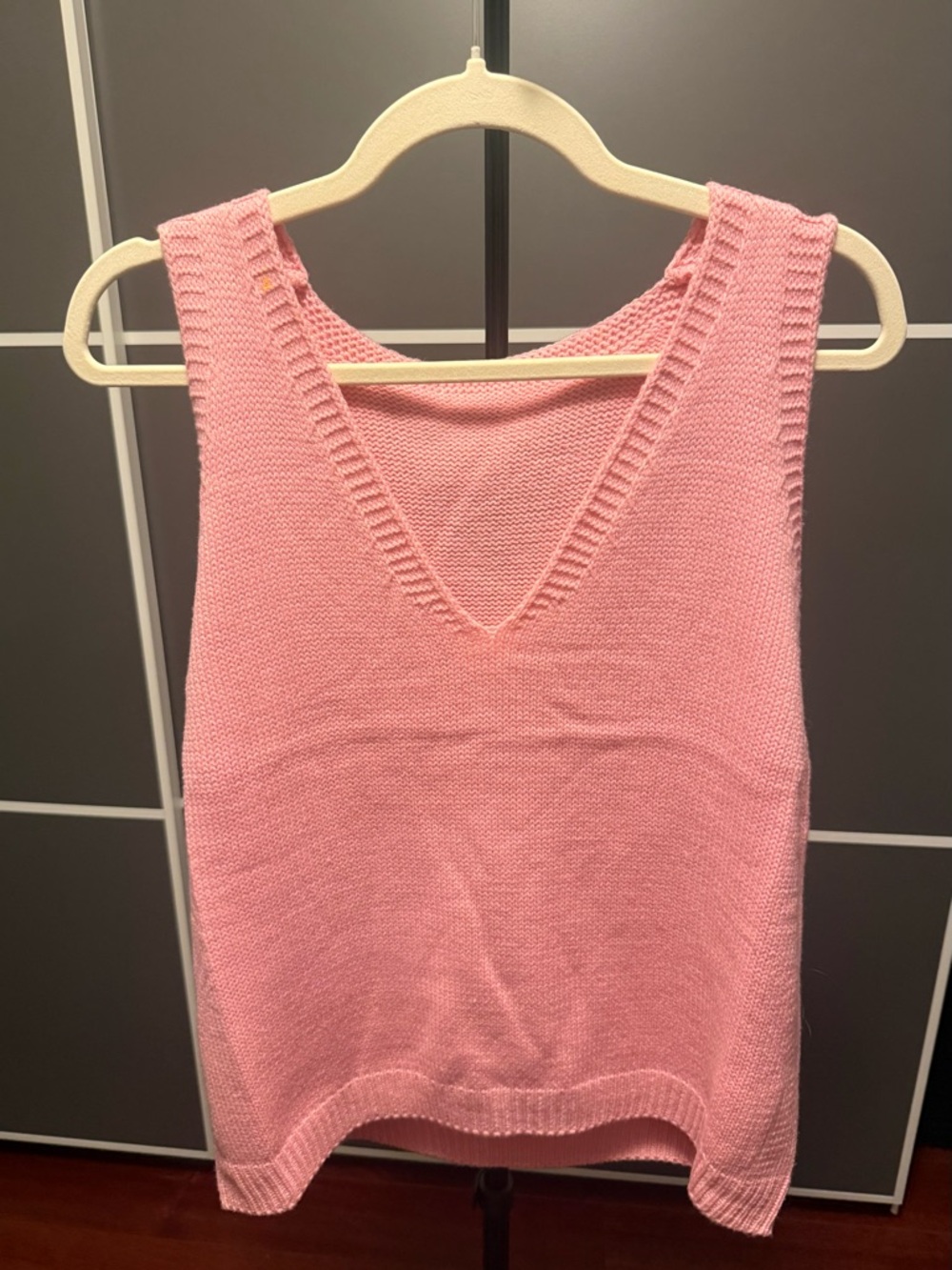 Pink Sleeveless V‑Neck Knit Top